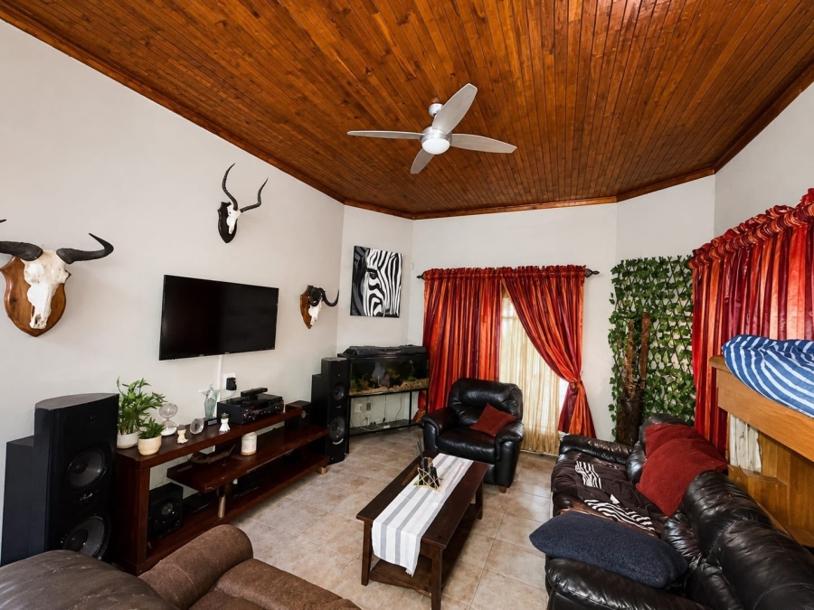 3 Bedroom Property for Sale in Geelhoutpark North West